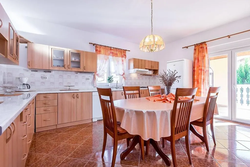 Holiday Home Vesna Liznjan