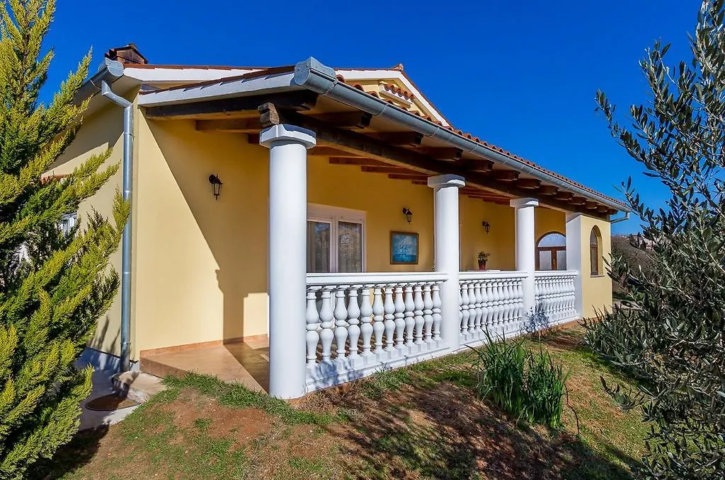 Holiday Home Vesna Liznjan